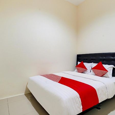 Super Oyo 90778 River Inn Malioboro Yogyakarta Bagian luar foto