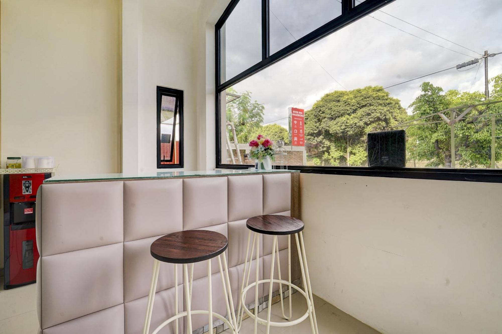 Super Oyo 90778 River Inn Malioboro Yogyakarta Bagian luar foto