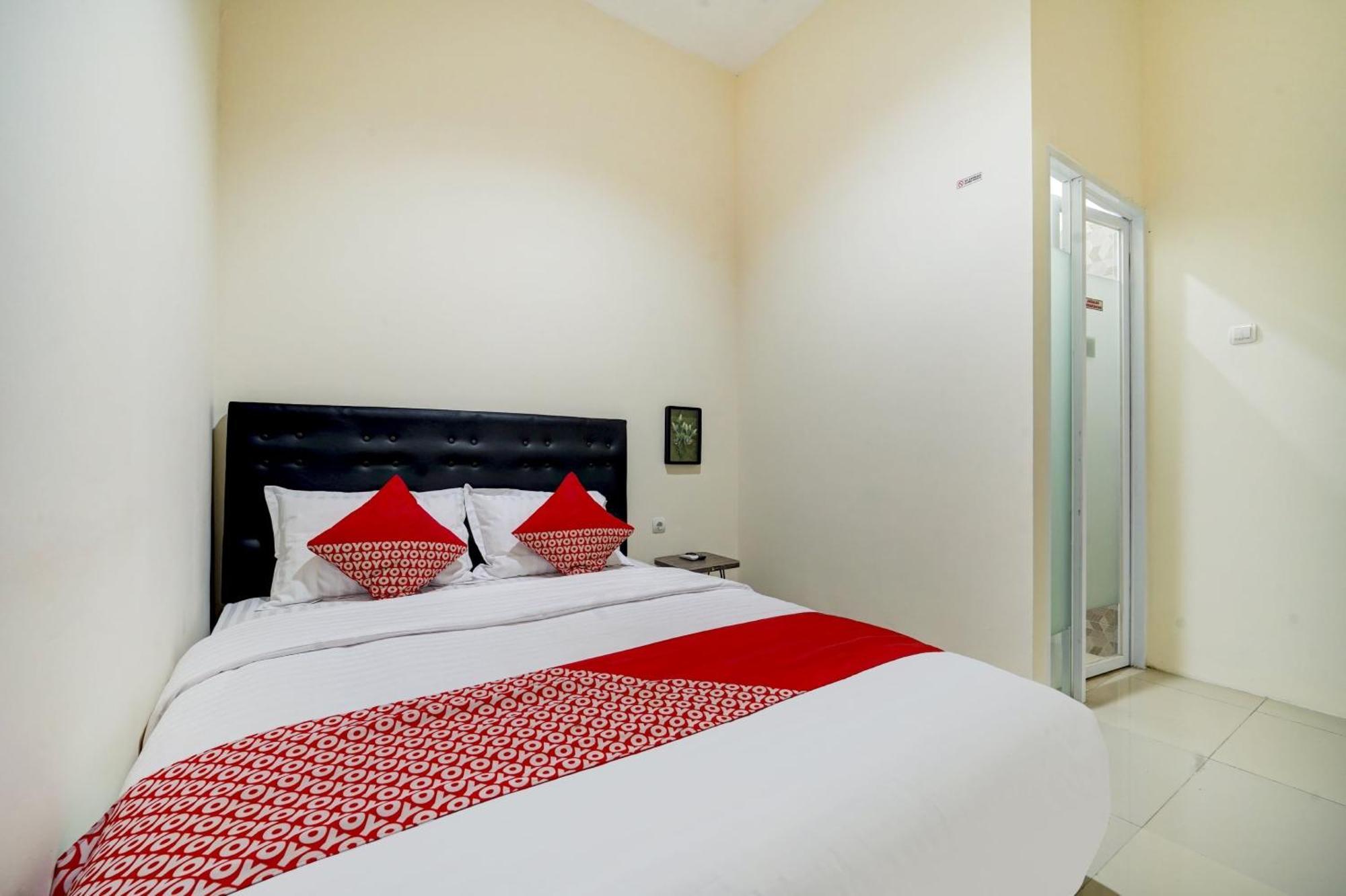 Super Oyo 90778 River Inn Malioboro Yogyakarta Bagian luar foto