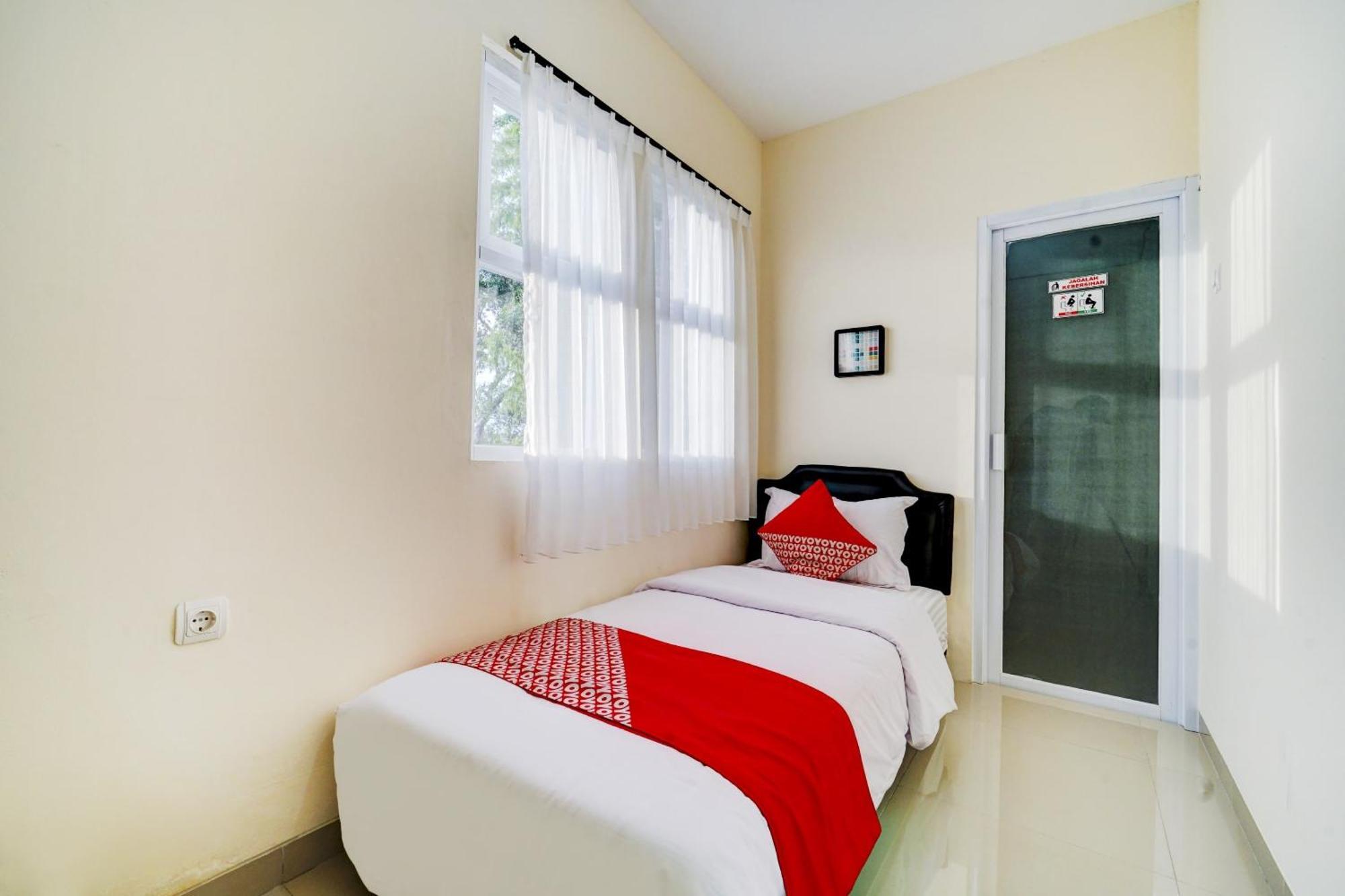Super Oyo 90778 River Inn Malioboro Yogyakarta Bagian luar foto