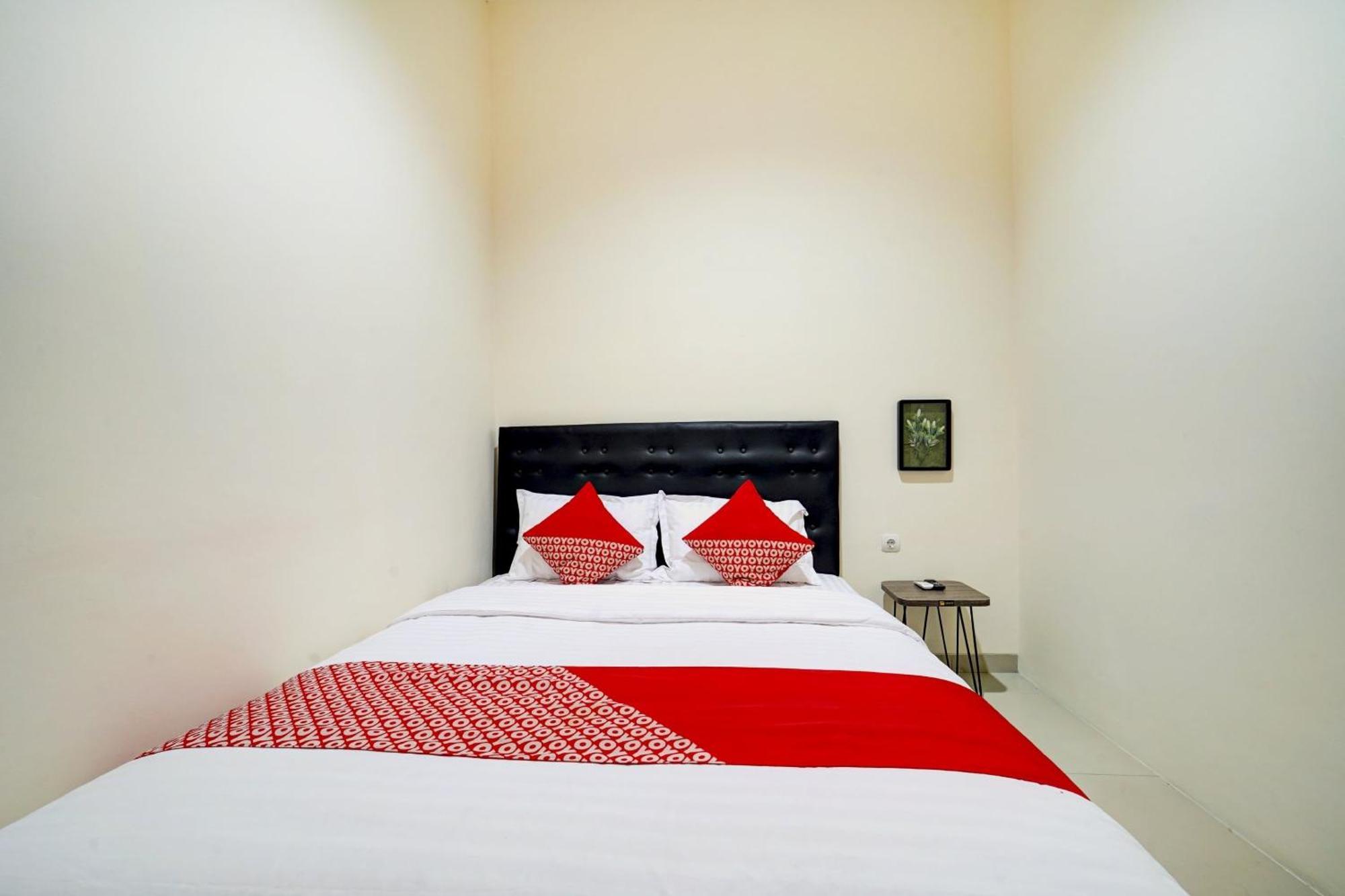 Super Oyo 90778 River Inn Malioboro Yogyakarta Bagian luar foto