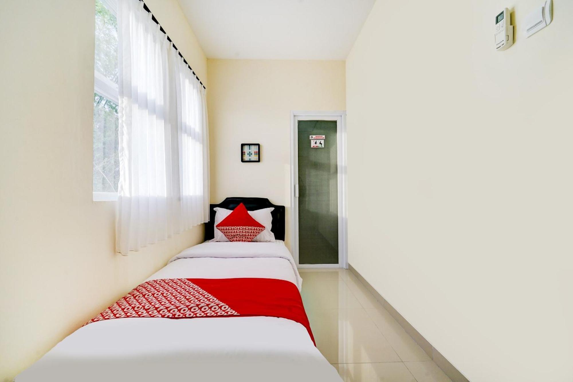 Super Oyo 90778 River Inn Malioboro Yogyakarta Bagian luar foto