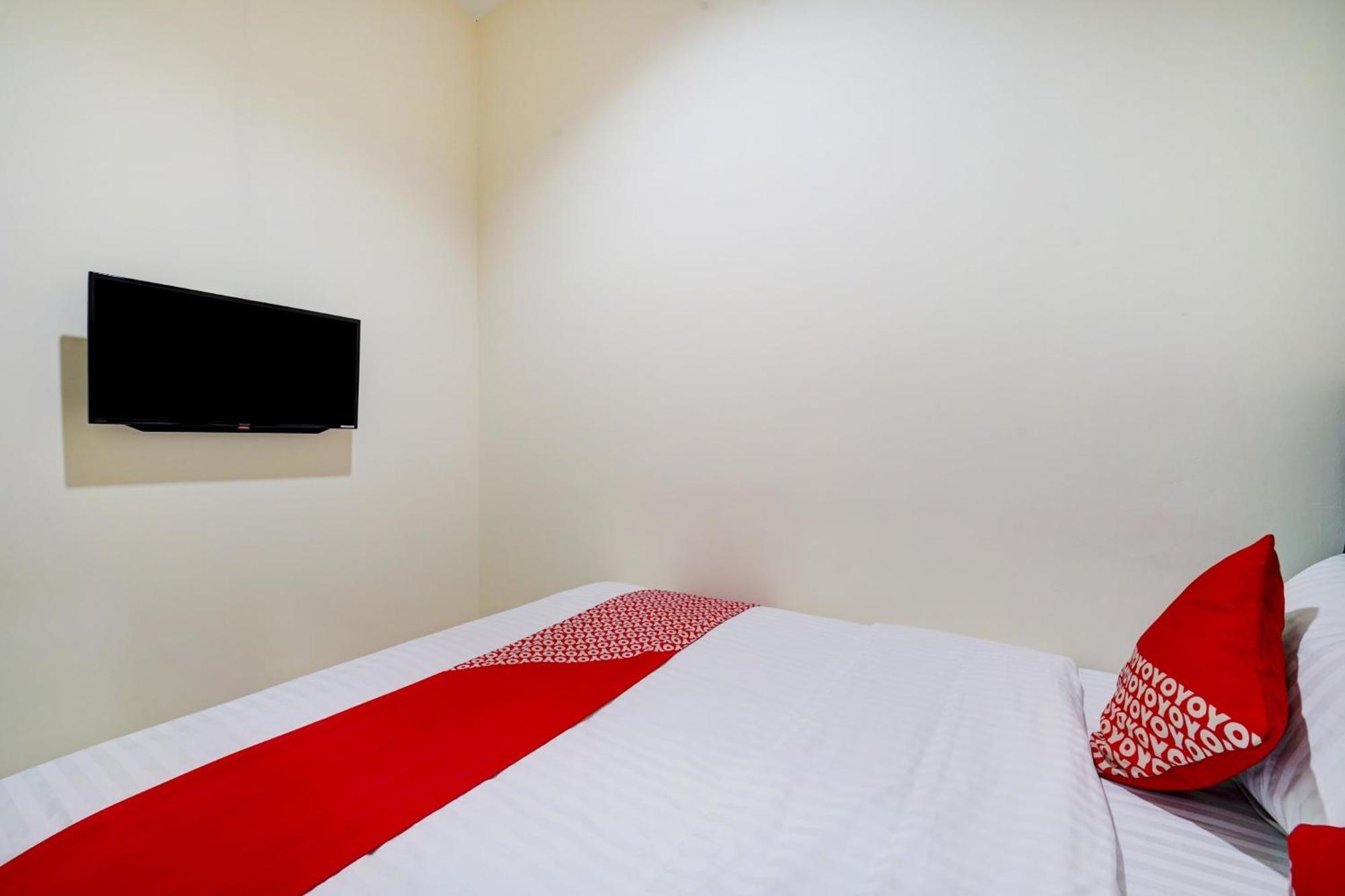 Super Oyo 90778 River Inn Malioboro Yogyakarta Bagian luar foto