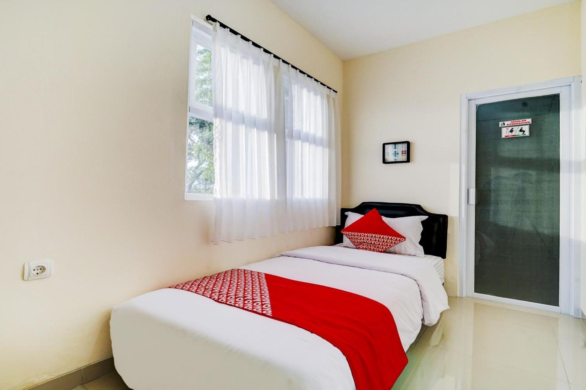 Super Oyo 90778 River Inn Malioboro Yogyakarta Bagian luar foto