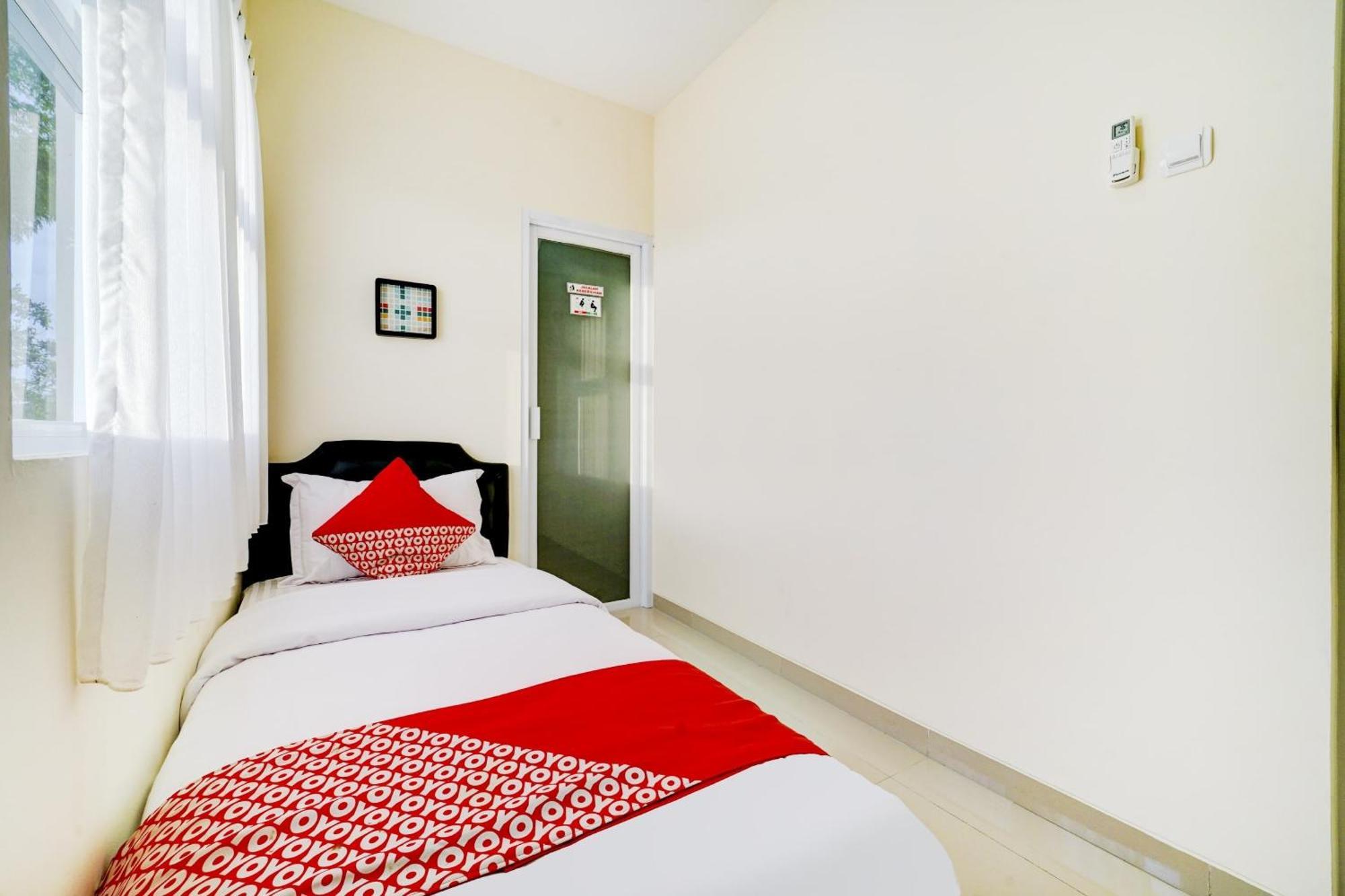 Super Oyo 90778 River Inn Malioboro Yogyakarta Bagian luar foto