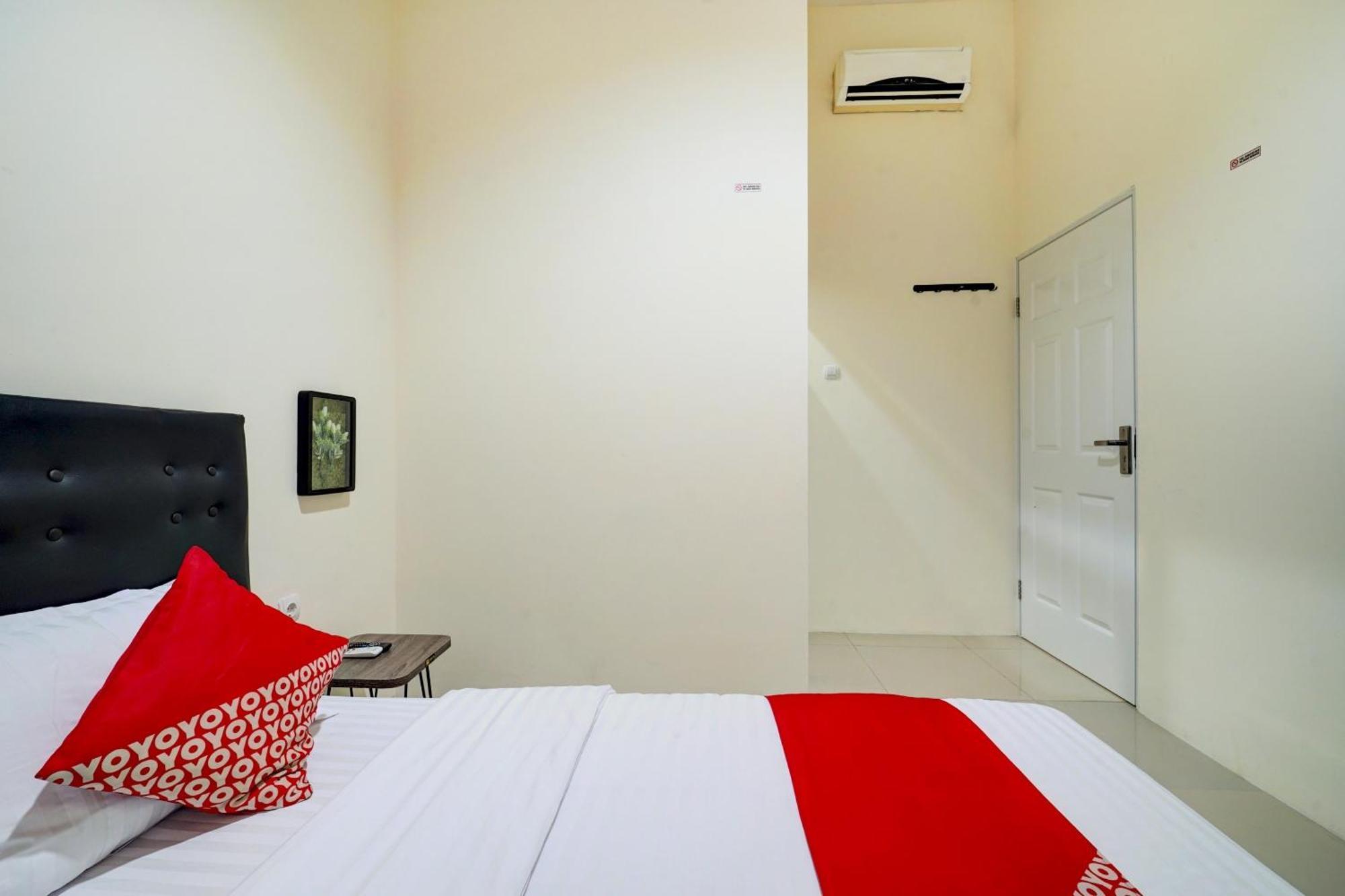 Super Oyo 90778 River Inn Malioboro Yogyakarta Bagian luar foto